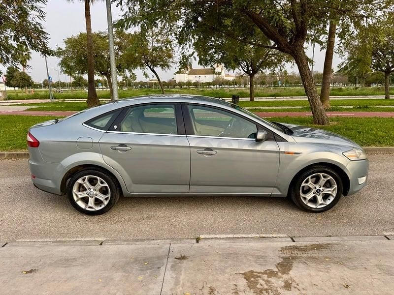 Usado Ford Mondeo Ghia 140 CV (102 kW) 2008 Verde Berlina