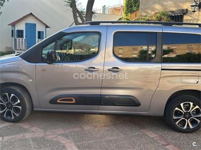 Usado Citroën Berlingo Feel 130 CV (95 kW) 2021 Gris / plata Monovolumen