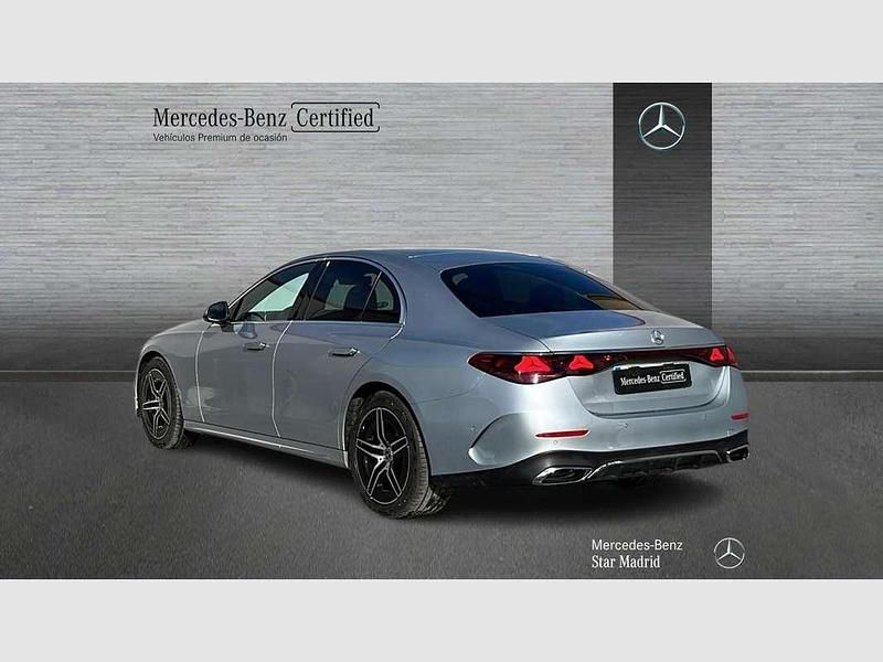 Usado Mercedes E220 144 CV (105 kW) 2025 Plateado Berlina