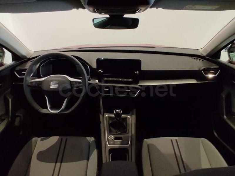 Käytetty Seat Leon Style 130 HP (95 kW) 2023 Punainen Sedan