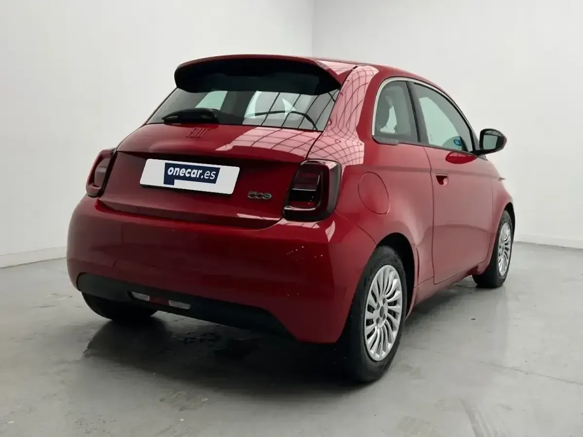Usado Fiat 500e Red 86 kW (118 CV) 2023 Rojo Descapotable