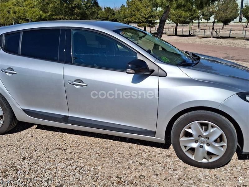 Usado Renault Mégane 110 CV (80 kW) 2012 Gris / plata Berlina