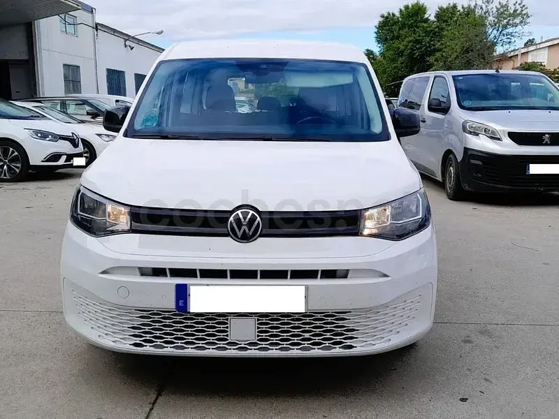 Usado VW Caddy Trendline 102 CV (75 kW) 2024 Blanco Monovolumen