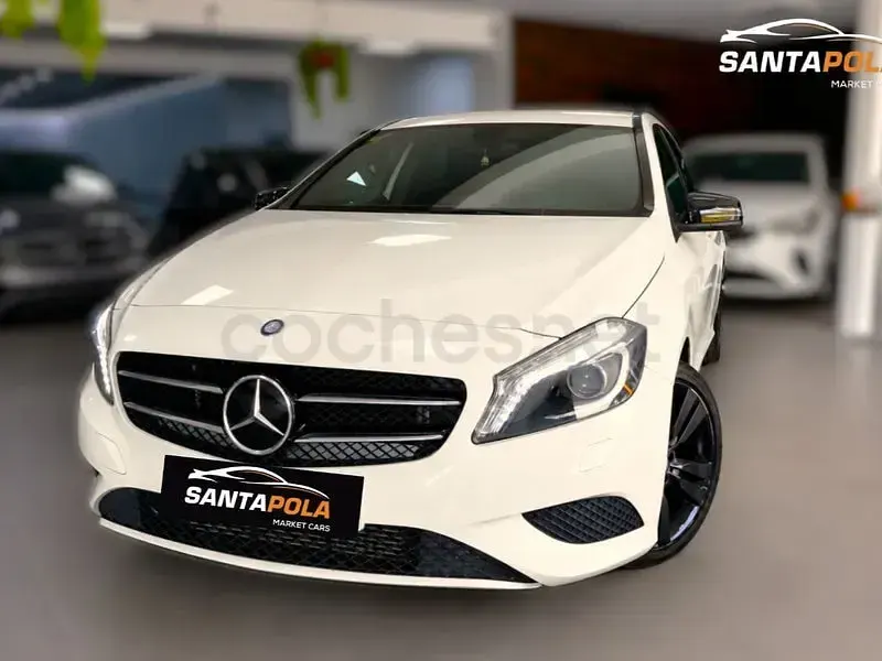 Usado Mercedes A180 AMG line 109 CV (80 kW) 2015 Blanco Utilitario