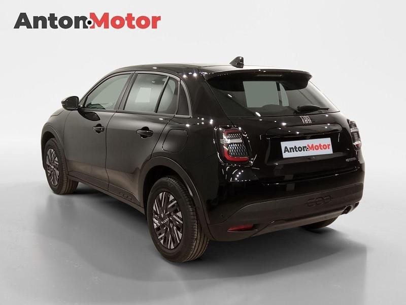 Nuevo Fiat 600 100 CV (73 kW) 2025 Negro SUV