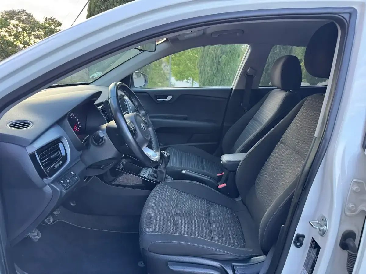 Usado Kia Stonic 120 CV (88 kW) 2019 Blanco SUV