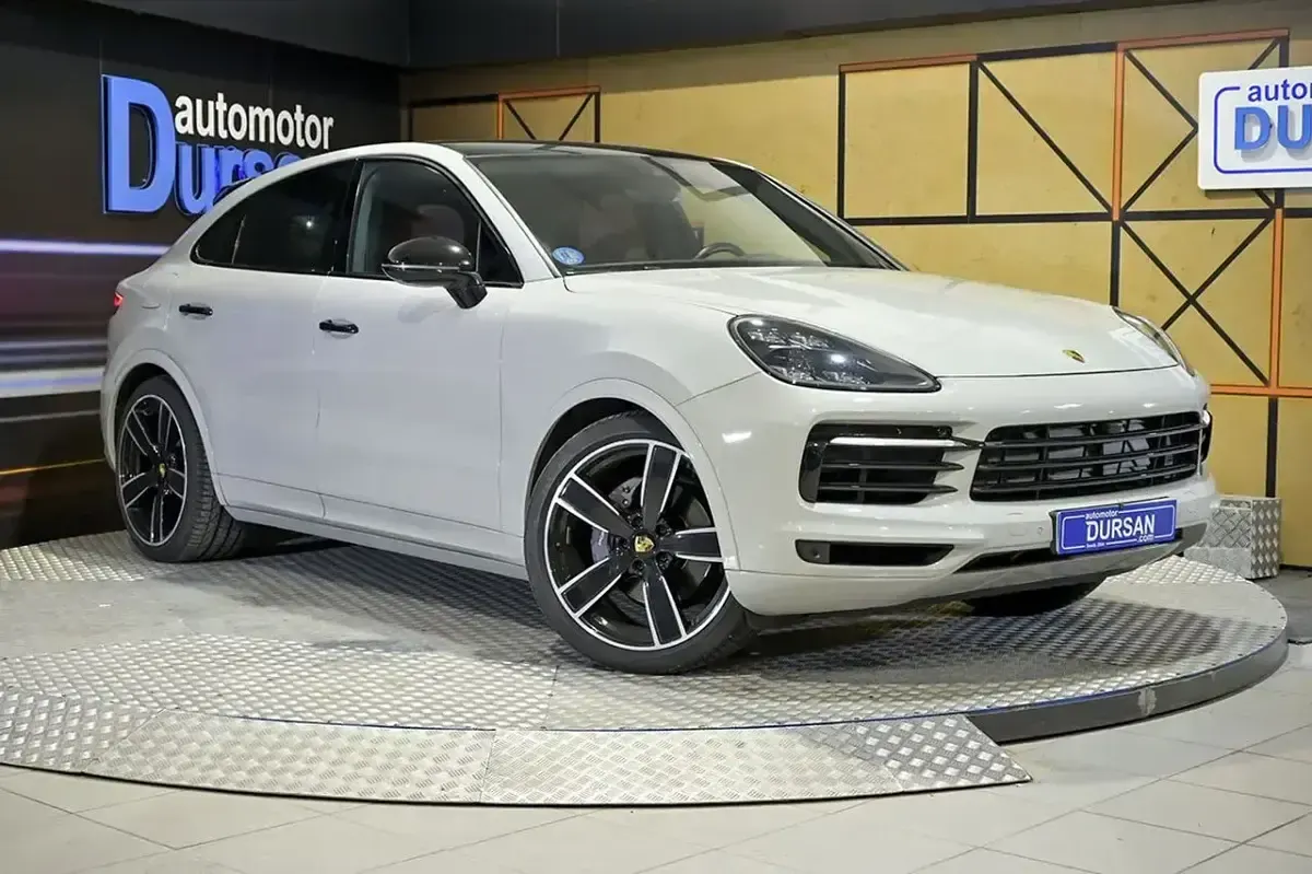 Usado Porsche Cayenne 462 CV (339 kW) 2021 Gris / plata SUV