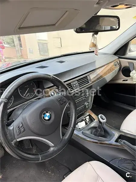 Usado BMW 318 143 CV (105 kW) 2011 Azul Familiar