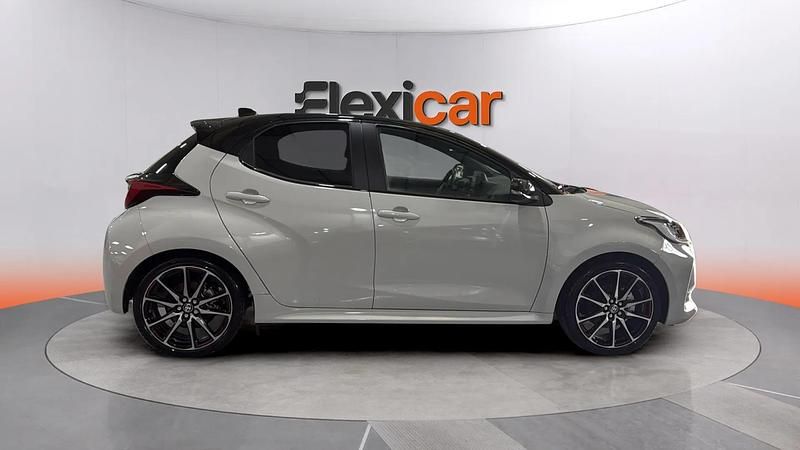 Occasion Toyota Yaris Hybrid Plus 116 PK (85 kW) 2022 Wit Sedan