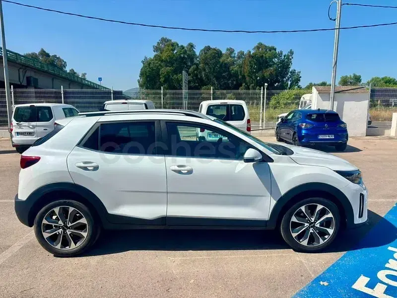 Usado Kia Stonic Style 100 CV (73 kW) 2025 Blanco SUV