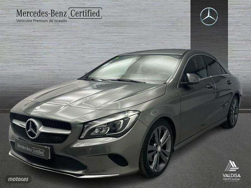 Gris / plateado Usado 2017 Mercedes CLA200 Urban Berlina | 24.900 € (Caro) - Imagen 1/4