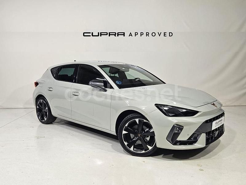 Gris / plata Usado 2024 Cupra Leon Berlina | 28.980 € (Un poco caro) - Imagen 1/4