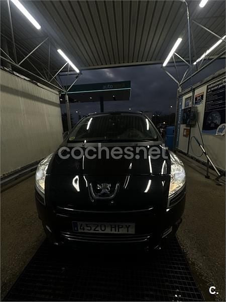 Usado Peugeot 5008 Allure 150 CV (110 kW) 2013 Negro Monovolumen