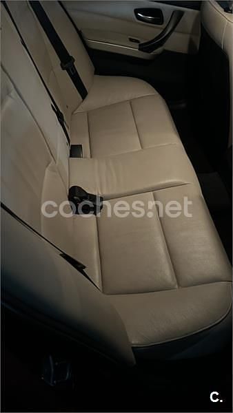 Usado BMW 318 143 CV (105 kW) 2011 Granate Berlina