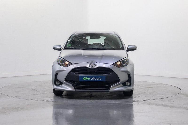 Usado Toyota Yaris Edition 125 CV (91 kW) 2022 Gris / plata Utilitario