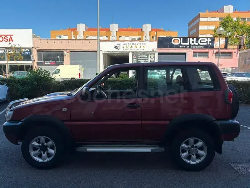 Usado Nissan Terrano Comfort 100 CV (73 kW) 2000 Granate SUV