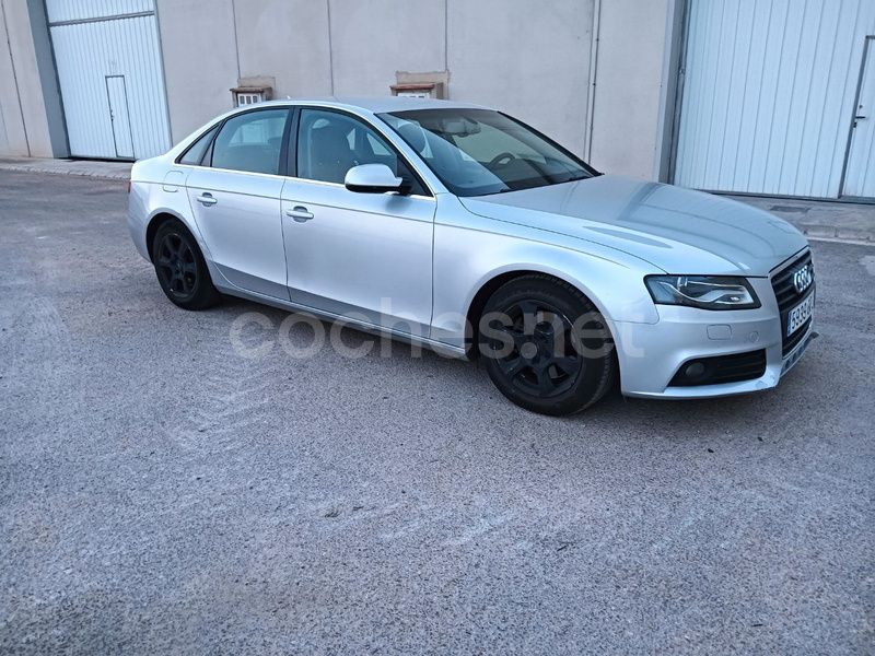 Gris / plata Usado 2009 Audi A4 Berlina | 7500 € (Precio justo) - Imagen 1/4