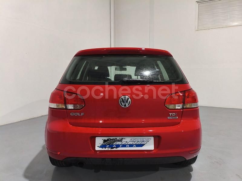 Usado VW Golf VII 105 CV (77 kW) 2012 Rojo Berlina