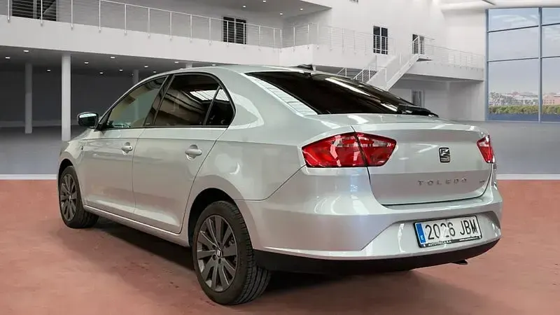 Usado Seat Toledo Style 105 CV (77 kW) 2014 Gris / plata Utilitario