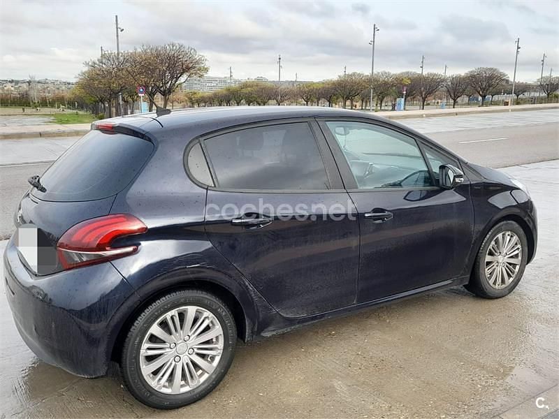 Usado Peugeot 208 Signature Sky 82 CV (60 kW) 2019 Azul Utilitario