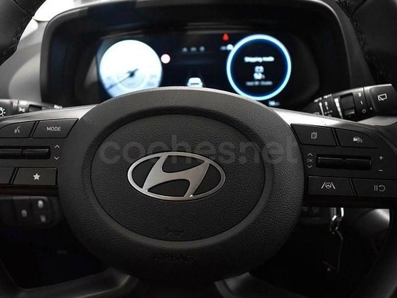 Usado Hyundai i20 100 CV (73 kW) 2024 Gris / plata Utilitario