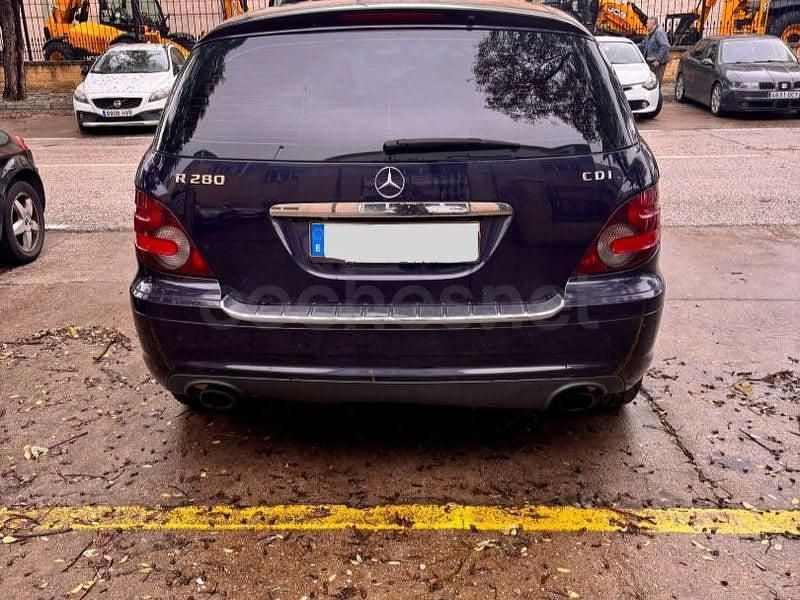 Usado Mercedes R280 190 CV (139 kW) 2008 Azul Monovolumen