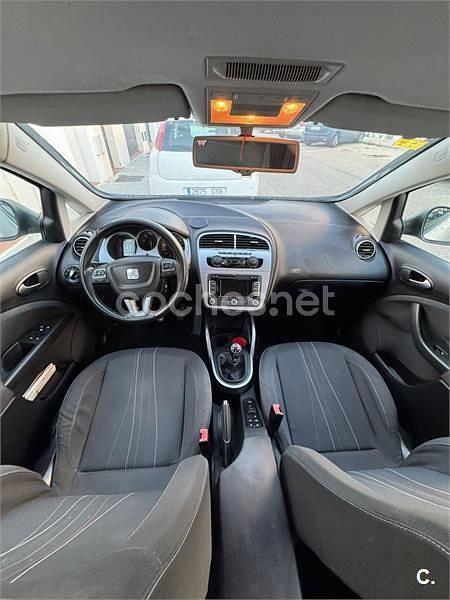 Usado Seat Altea Reference 105 CV (77 kW) 2011 Gris / plata Monovolumen