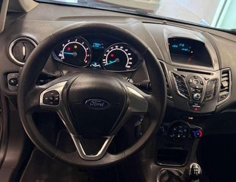 Usado Ford Fiesta Titanium 82 CV (60 kW) 2015 Negro Utilitario