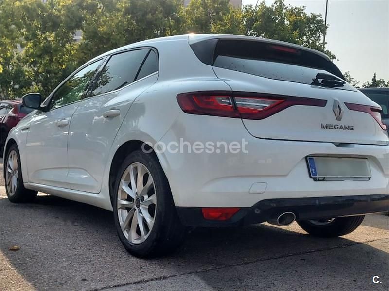 Usado Renault Mégane IV Zen 130 CV (95 kW) 2018 Blanco Berlina