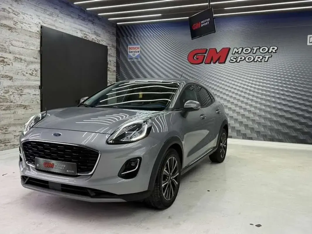 Usado Ford Puma Titanium 120 CV (88 kW) 2021 Gris / plata SUV