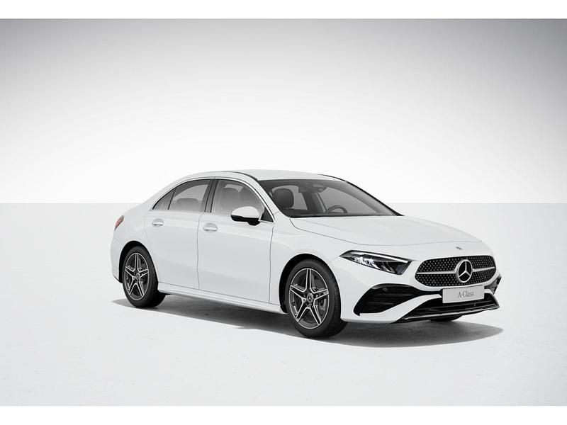 Usado Mercedes A200 AMG line 150 CV (110 kW) 2023 Blanco polar  pintura unicolor Berlina