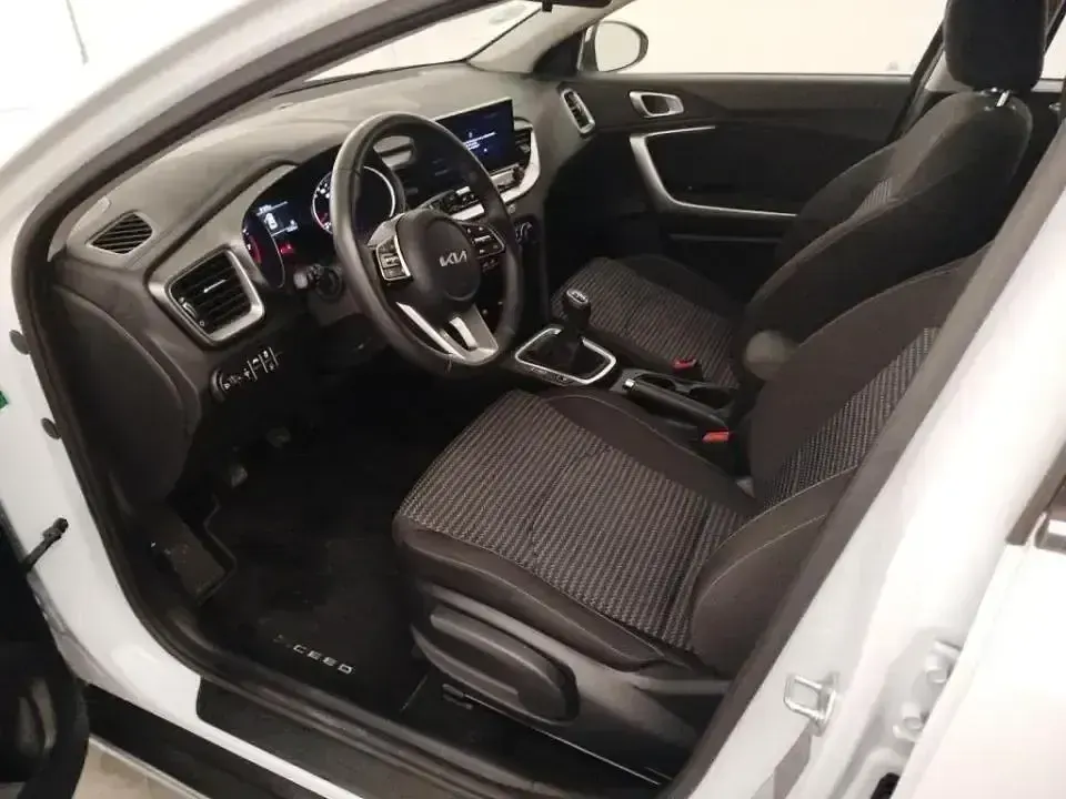 Usado Kia XCeed 101 CV (74 kW) 2025 Blanco SUV