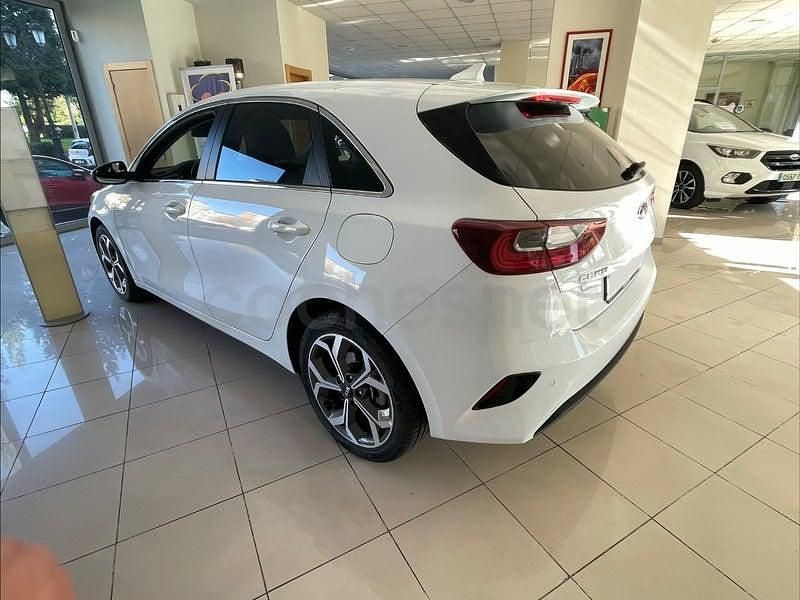 Usado Kia Ceed 136 CV (100 kW) 2021 Blanco Utilitario