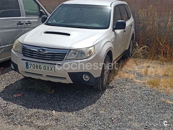 Blanco Usado 2010 Subaru Forester SUV | 7499 € - Imagen 1/4