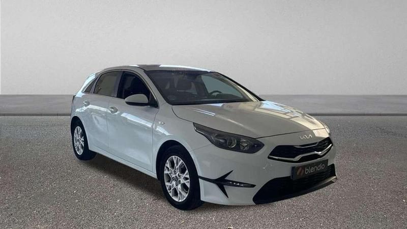 Usado Kia Ceed 120 CV (88 kW) 2023 Blanco Utilitario