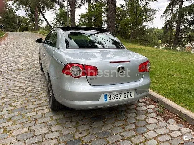 Usado VW Eos Individual 140 CV (102 kW) 2008 Gris / plata Descapotable