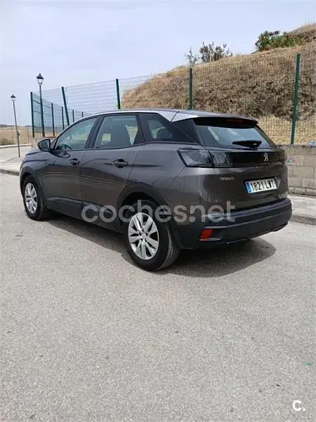 Usado Peugeot 3008 Active 130 CV (95 kW) 2022 Gris / plata SUV