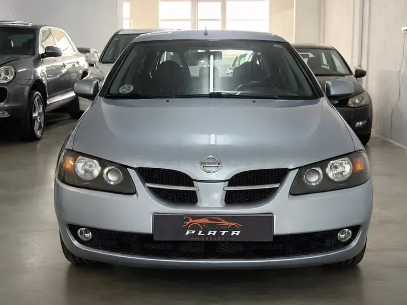 Usado Nissan Almera Visia 98 CV (72 kW) 2005 Gris / plata Berlina