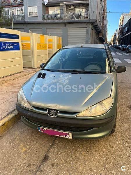 Usado Peugeot 206 75 CV (55 kW) 2001 Verde Berlina