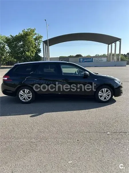 Usado Peugeot 308 SW Active 130 CV (95 kW) 2017 Negro Familiar
