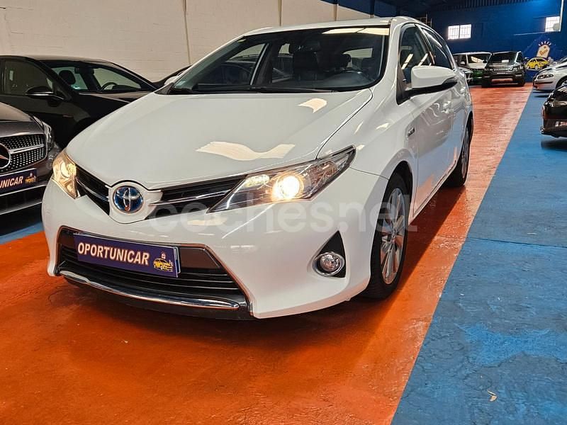 Usado Toyota Auris Hybrid Advance 136 CV (100 kW) 2014 Blanco Berlina