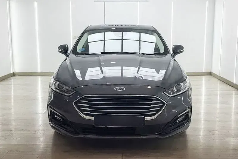Usado Ford Mondeo Trend 187 CV (137 kW) 2022 Gris / plata Berlina