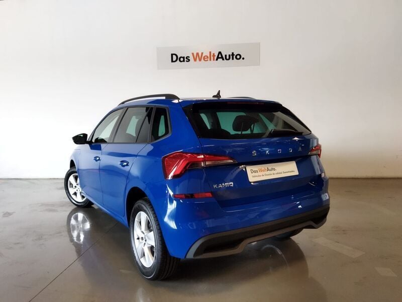 Usado Skoda Kamiq Active 95 CV (69 kW) 2022 Azul SUV