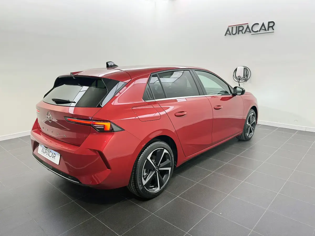 Usado Opel Astra Elegance 130 CV (95 kW) 2023 Rojo Berlina
