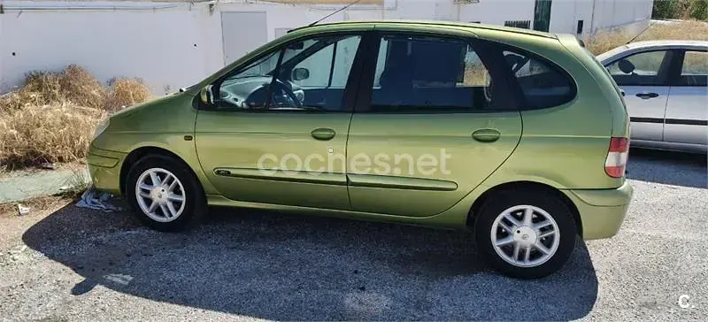 Usado Renault Scénic II Expression 105 CV (77 kW) 2003 Verde Monovolumen