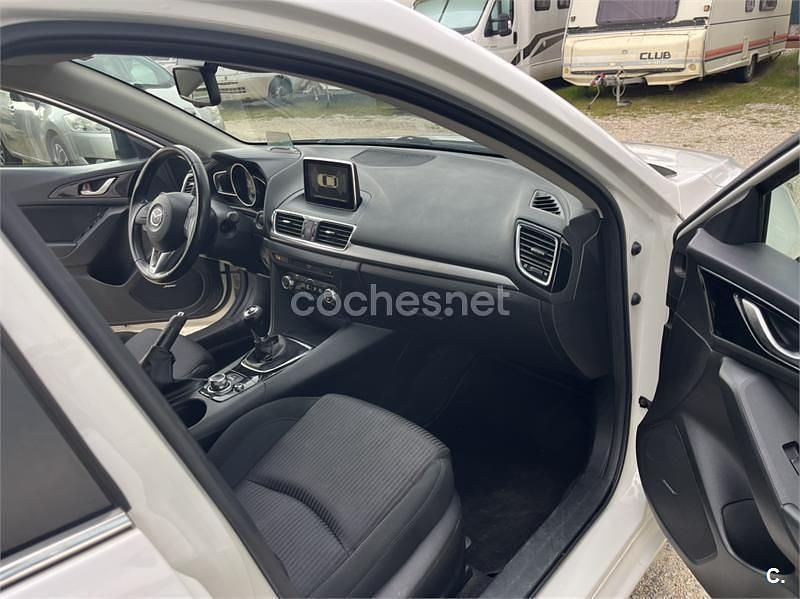 Usado Mazda 3 Luxury 120 CV (88 kW) 2015 Blanco Berlina