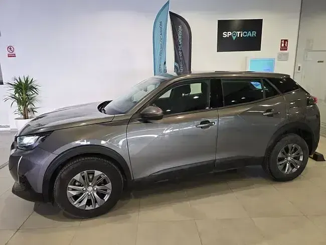 Usado Peugeot 2008 Active 110 CV (80 kW) 2021 Gris / plata SUV