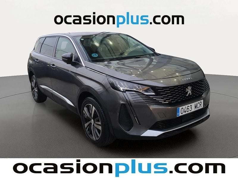 Usado Peugeot 5008 Allure 131 CV (96 kW) 2022 Gris plata Monovolumen