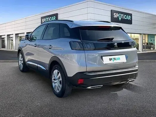 Usado Peugeot 3008 Active 130 CV (95 kW) 2021 Gris / plata SUV