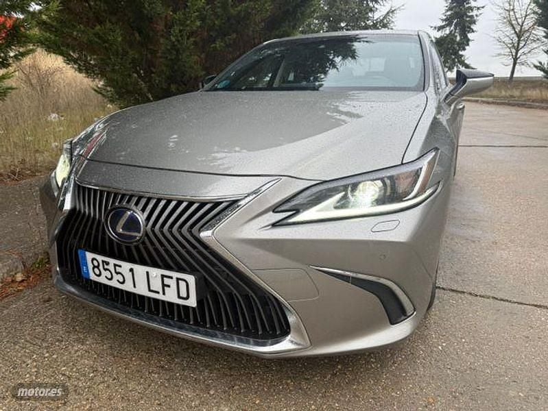 Usado Lexus ES300H Executive Line 217 CV (159 kW) 2020 Gris Berlina